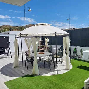 Apartamento Bajo Con Jardin En Primera Linea De Playa, Málaga